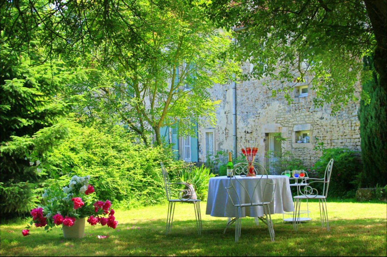 Maison Charmante A Ri Avec Jardin Et Terrasse Vila Ri Exterior foto